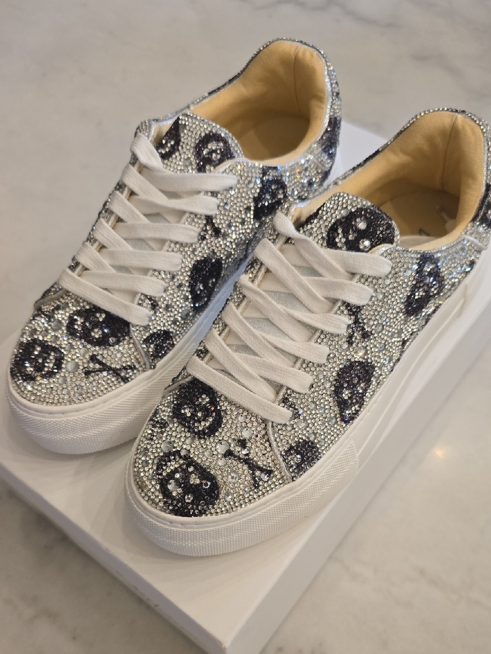 NIB Betsey Johnson Sidny Skulls Platform Sneakers. Size 5.5